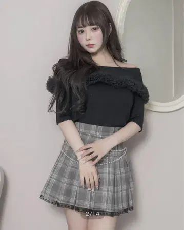 튤 프릴 오프숄더 니트탑 pium