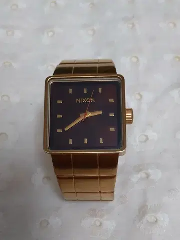 NIXON 쿠아트로 손목시계