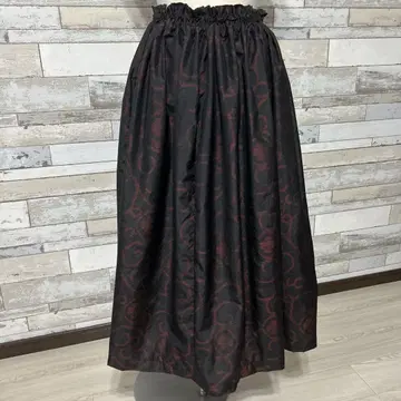 오시마 명주 블랙과 빨간색 플레어 롱 스커트