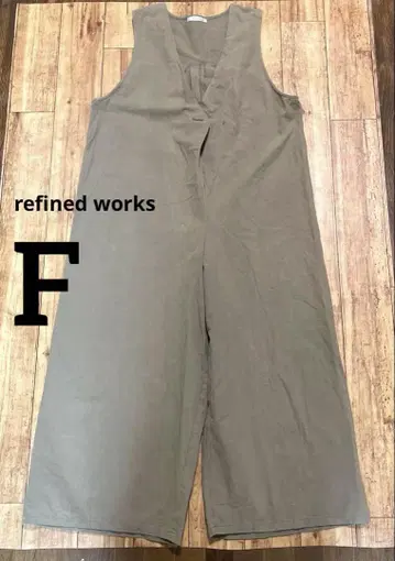refined works 카키 슬리브리스 와이드 팬츠 올인원