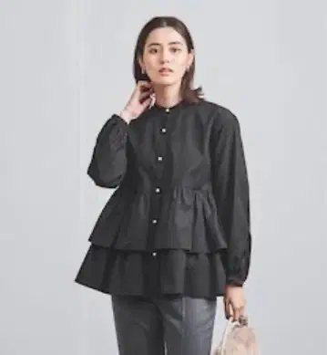 유나이티드 애로우즈 펄 모티브 개더 페플럼 블라우스