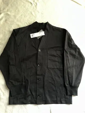 UNIQLO 블랙 V넥 가디건