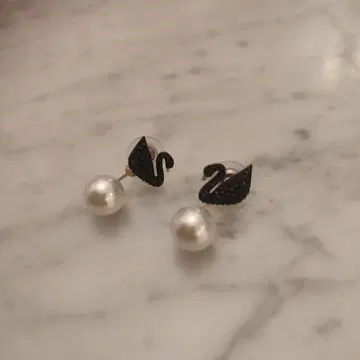 스와로브스키 블랙 스완 swarovski 펄 캐치 귀걸이
