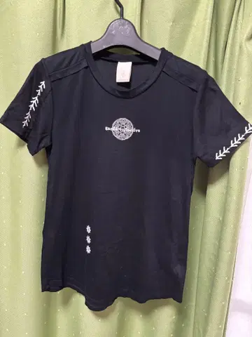 새상품급 갸루데코 컬렉티브의 T셔츠
