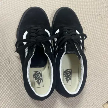 VANS 블랙 스웨이드 스니커즈