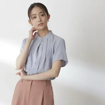 스탠드 칼라 프론트 턱 블라우스 N. Natural Beauty