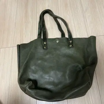 올리브 그린 가죽 토트백