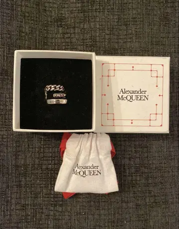 초레어 새상품 미사용 Alexander McQueen 트위스트 체인 반지