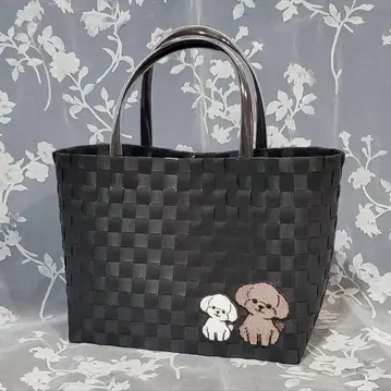 [ 자수 플라스틱 바스켓 ] 앉아 있는 토이 푸들