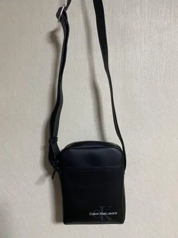 캘빈클라인 숄더백 남녀 공용