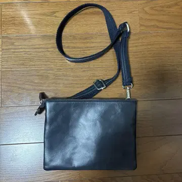 MURA 네이비 가죽 사코슈