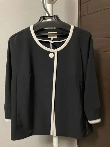 [ 새상품급 ] 로즈 티아라 노카라 자켓 블랙 42