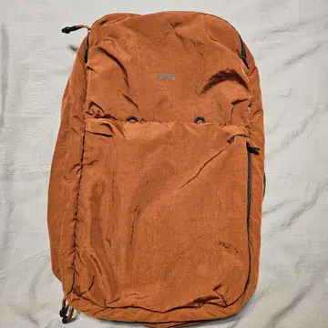 bellroy 오렌지 백팩 메쉬 포켓 부착