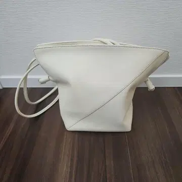 카비네 백 아이보리