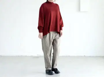북유럽 생활 잡화점 목선이 깔끔한 하이넥 니트 레드