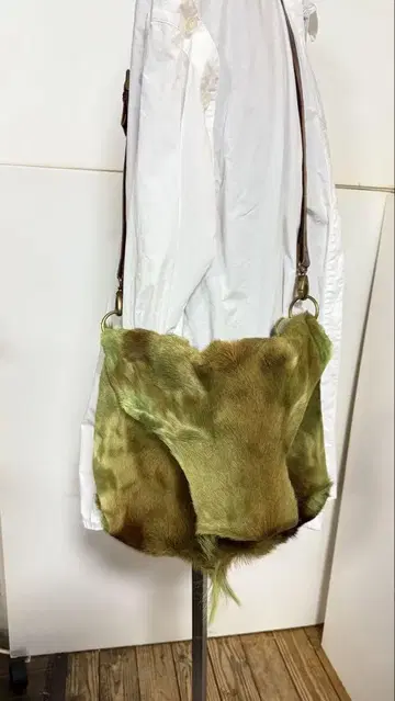 송치 그린 컬러 숄더백