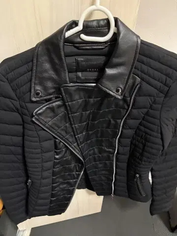 GUESS 블랙 라이더 자켓