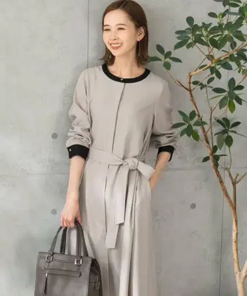 어반리서치 로쏘 A라인 턱 원피스