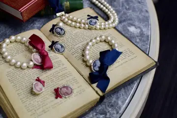 메종 드 플뢰르 카메오 펄 액세서리 네이비