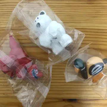 Daisuke Kondo 아트 컬렉션 3체