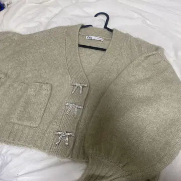 ZARA 베이지 가디건 버튼 포함