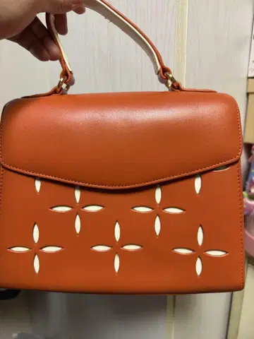 오렌지 컷 아웃 디자인 핸드백