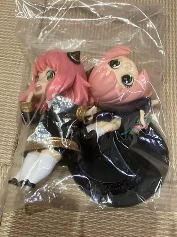 아냐 피규어 2체 세트