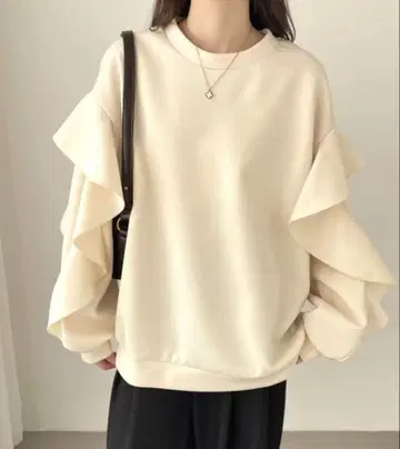 [ 미사용 새상품 택 포함 ] 프릴 오버 사이즈 던볼 풀오버