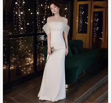 화이트 오프숄더 웨딩 드레스