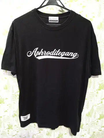 Aphroditegang 시타츠마 블랙 T셔츠