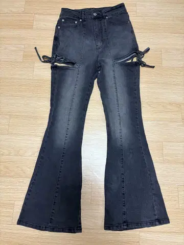 사이드 리본 포함 부츠컷 데님 S 사이즈