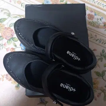 diana 블랙 스트랩 슈즈