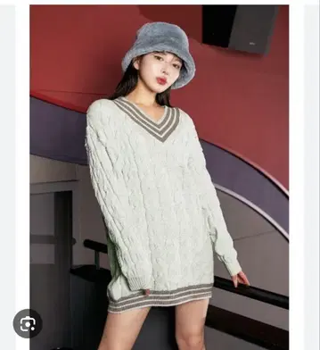 다리치 루즈 몰 니트탑