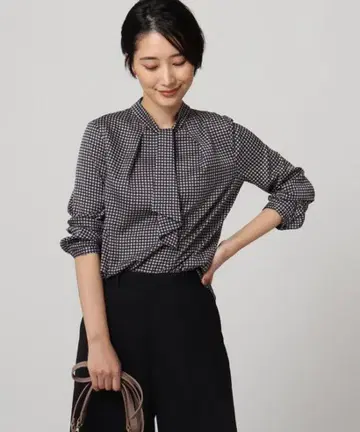 컨디션 최상 언타이틀 오텀 지오메 보타이 블라우스