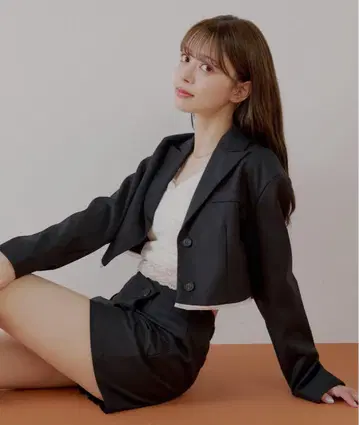 밑단 레이어드 숏 기장 정장 자켓