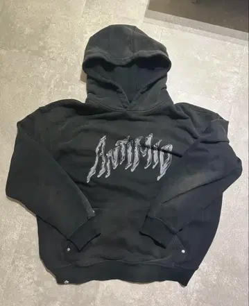 ANTIMID 메탈릭 로고 후디 L 사이즈