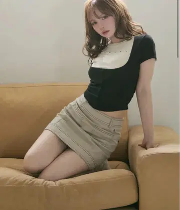 Back ribbon mini skirt