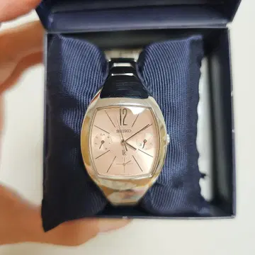 SEIKO 루키아 아날로그 손목시계 핑크 다이얼