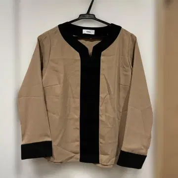 [ 새상품급 ] TONAL 바이컬러 키넥 7부 소매 블라우스 베이지 블랙