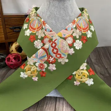 예복에 빽빽한 자수의 화려한 장식용 깃 일본제 새상품