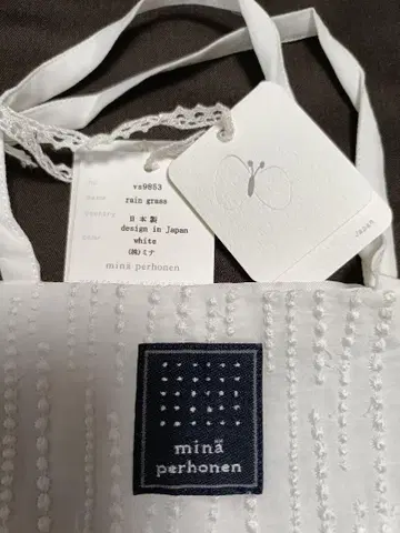택 포함 새상품 미나 페르호넨 자수 백 레어 white