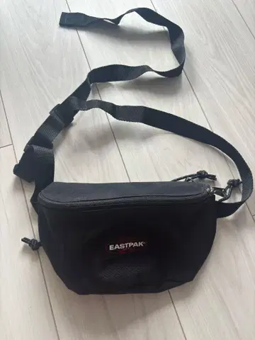 EASTPAK 이스트팩 바디백 웨스트 파우치 블랙