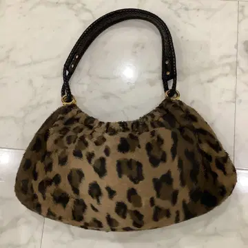 새상품급 케이트 스페이드 레오파드 무늬 퍼 천연 가죽 숄더백 익명 배송