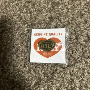 RILY Heart Pins Gold