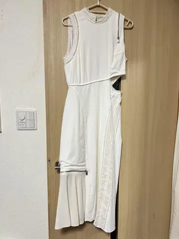 단기 판매 가격 인하 불가 3.1 필립 림 컷 아웃 드레스 US2