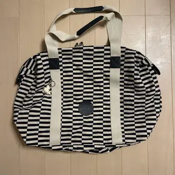 Kipling 블랙 화이트 체크 무늬 보스턴 백