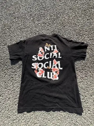 ANTI SOCIAL SOCIAL CLUB 블랙 T셔츠