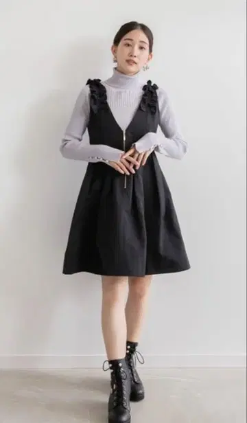 RANDA 란다 숄더 프릴 미니 원피스