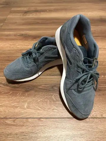 Reebok 그레이 러닝화