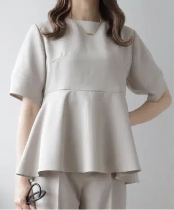 미사용품 mil chiii 밀 린넨 라이크 상의 작은 키